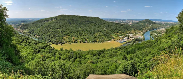 La vallée du Doubs vue depuis Arguel, près de Besançon